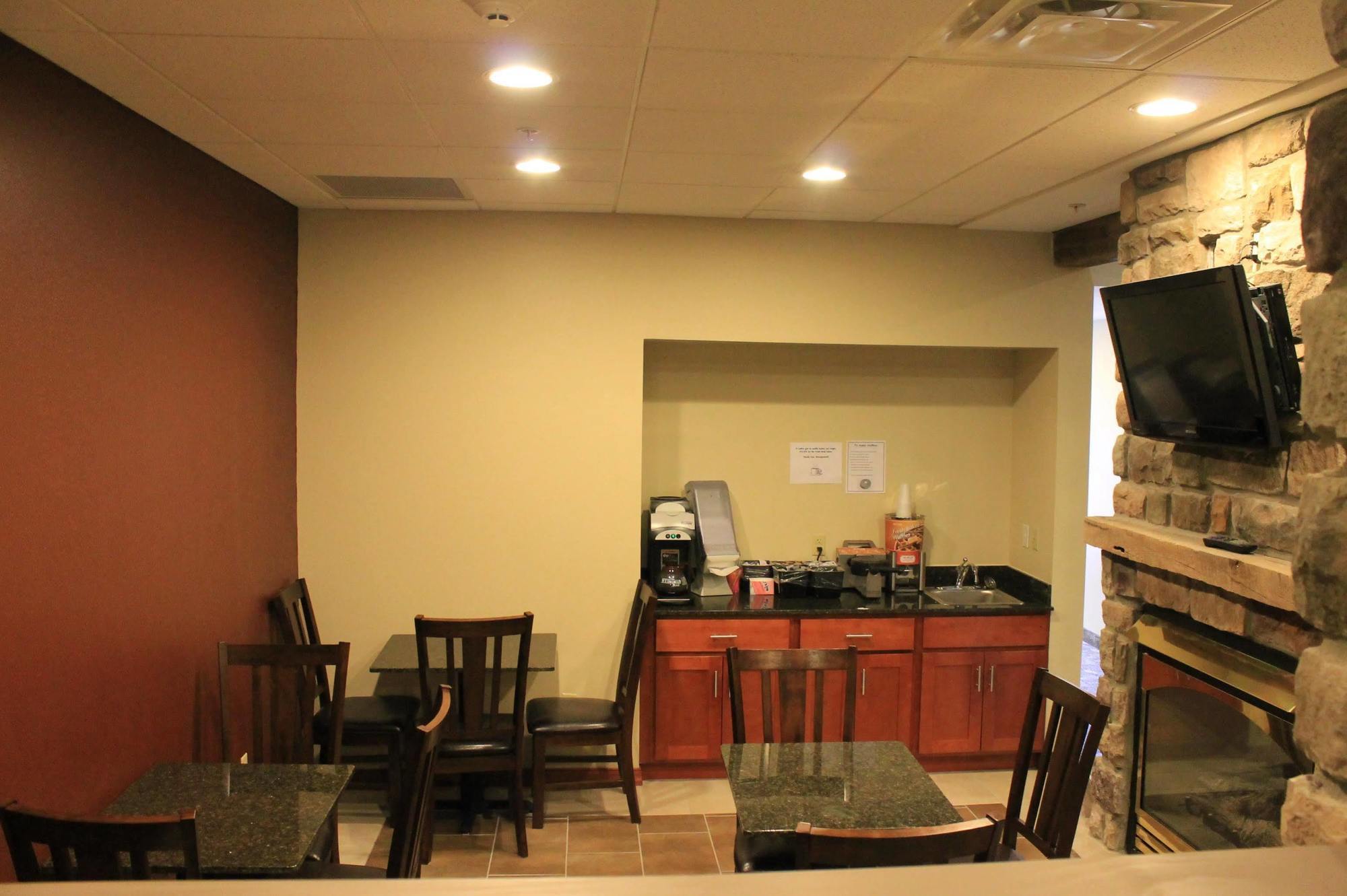 Crystal Springs Inn And Suites Towanda Экстерьер фото